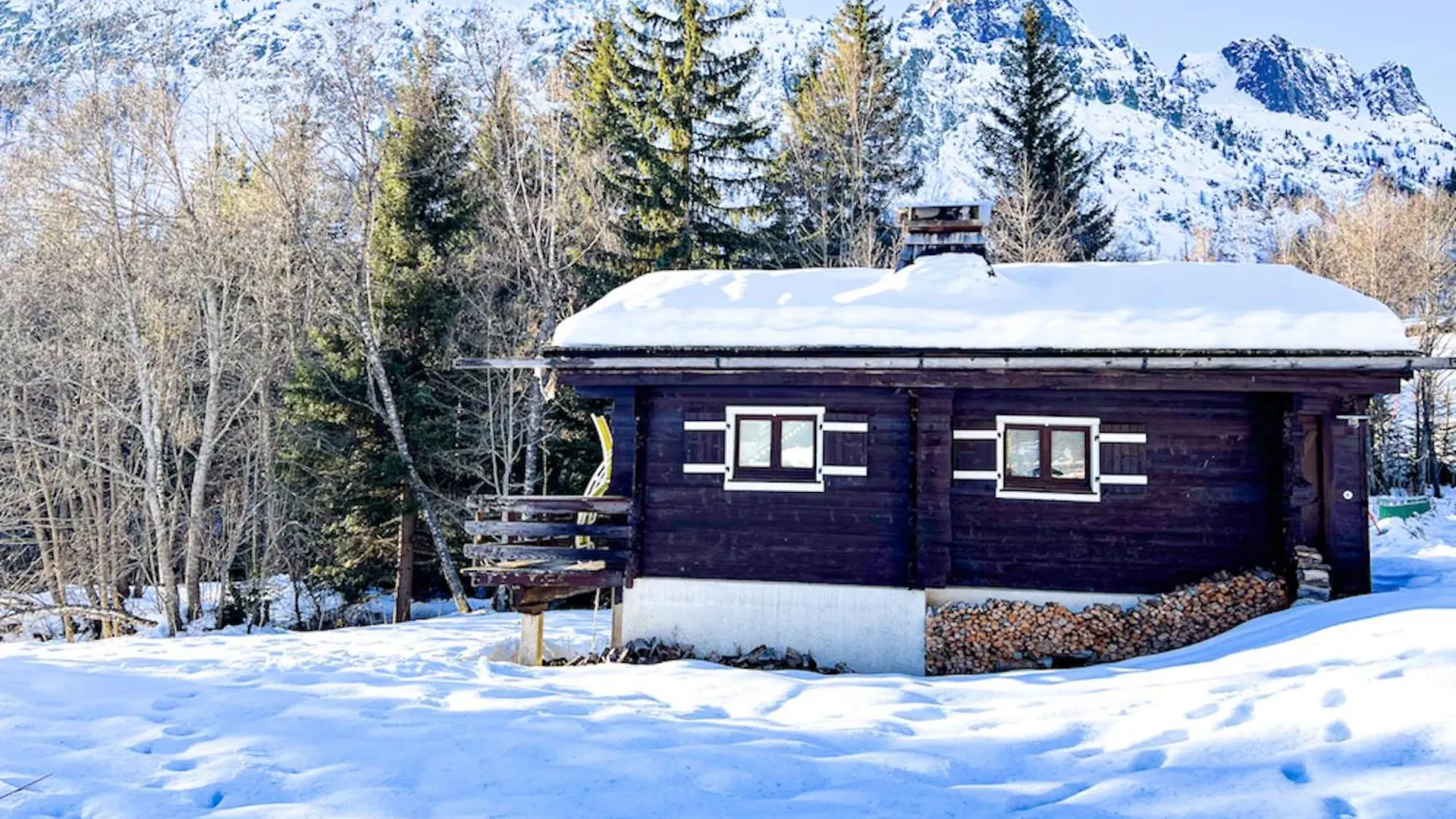 Snowflake Cottage With Garden contacts